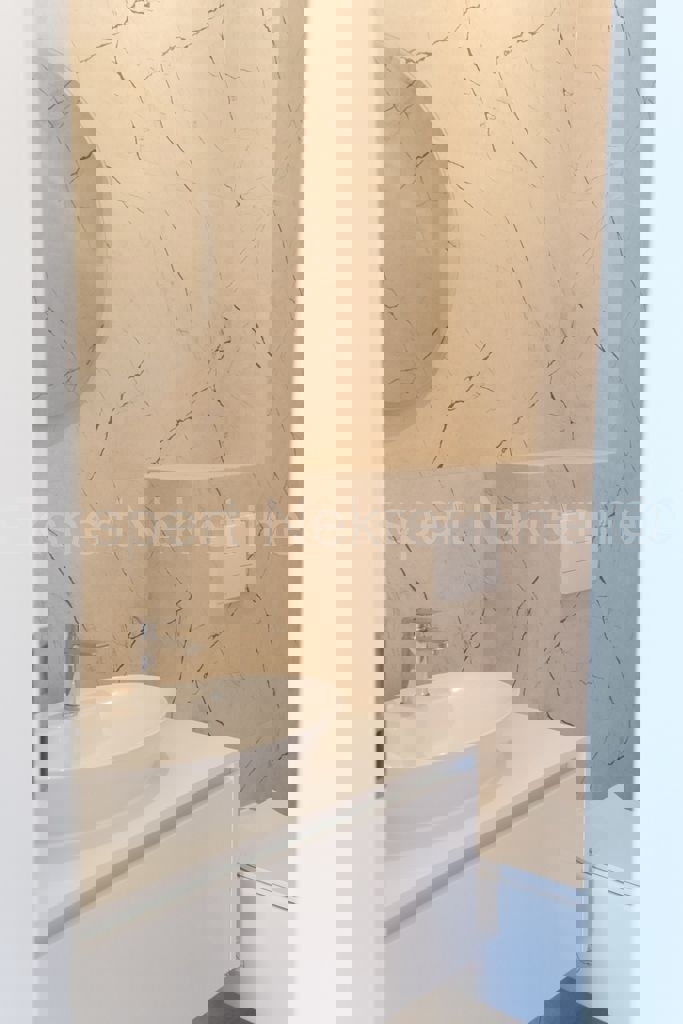 Marina, lussuosa. Appartamento di 3 locali 115 mq + giardino 96 mq, nuova costruzione, piscina sul tetto