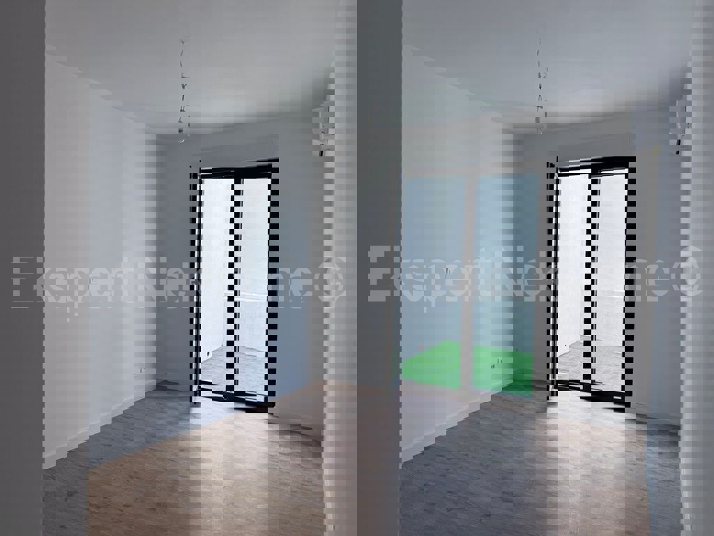 Marina, lussuosa. Appartamento di 3 locali 115 mq + giardino 96 mq, nuova costruzione, piscina sul tetto