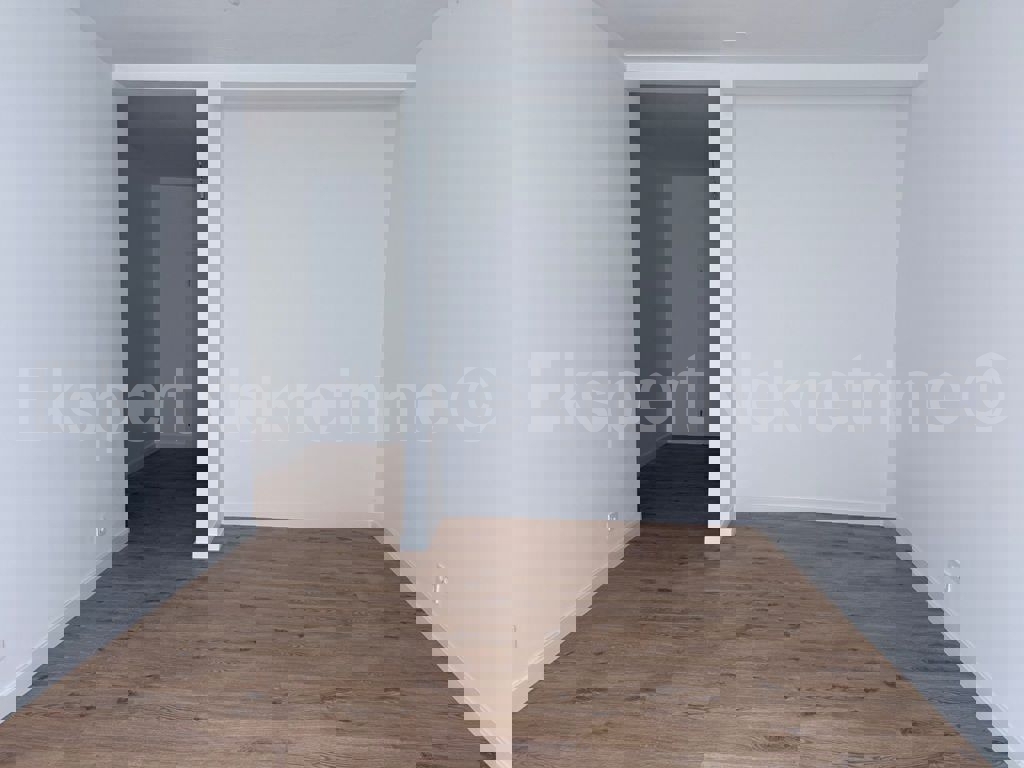 Marina, lussuosa. Appartamento di 3 locali 115 mq + giardino 96 mq, nuova costruzione, piscina sul tetto