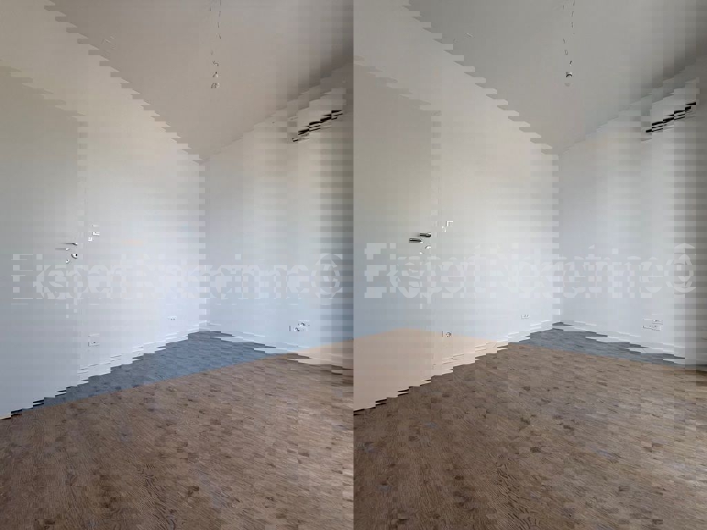 Marina, lussuosa. Appartamento di 3 locali 115 mq + giardino 96 mq, nuova costruzione, piscina sul tetto