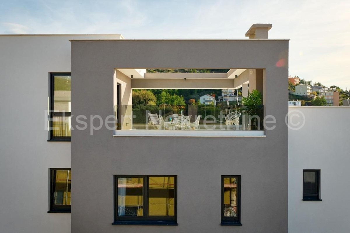 Podstrana, Strožanac, villa di lusso 510m2 con giardino, piscina e garage