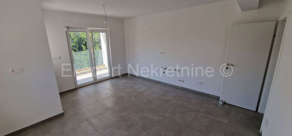 Čiovo, Okrug G., small 2-bedroom apartment 54m2, 1st floor, large terrace, new construction