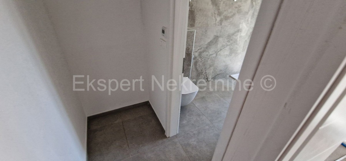 Čiovo, Okrug G., small 2-bedroom apartment 54m2, 1st floor, large terrace, new construction
