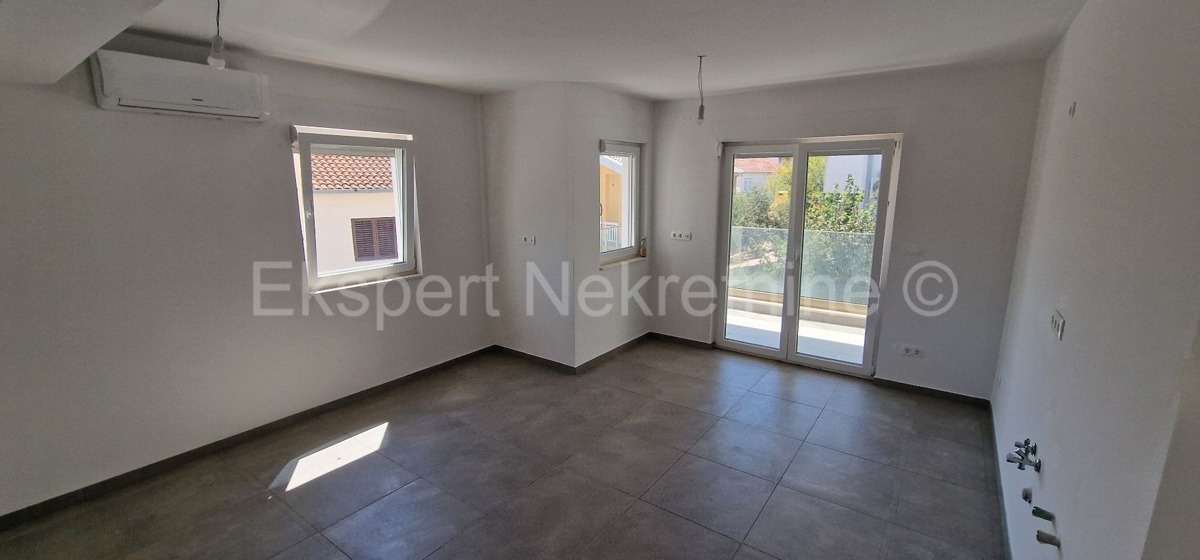 Čiovo, Okrug G., small 2-bedroom apartment 54m2, 1st floor, large terrace, new construction