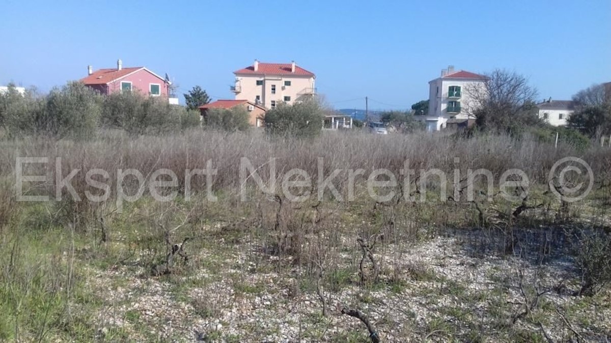 K. Štafilić, terreno edificabile 1325m2 nella zona M5, 150 m dal mare