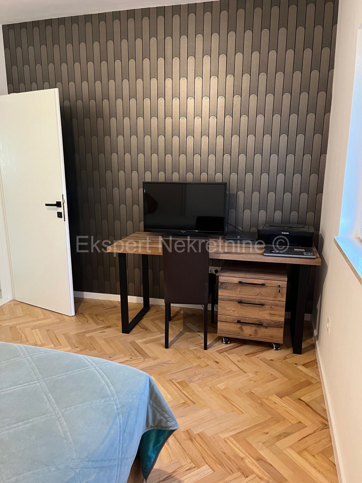 Čiovo, Okrug.G., due appartamenti 121m2 con cortile 397m2, vicino al mare e alla spiaggia