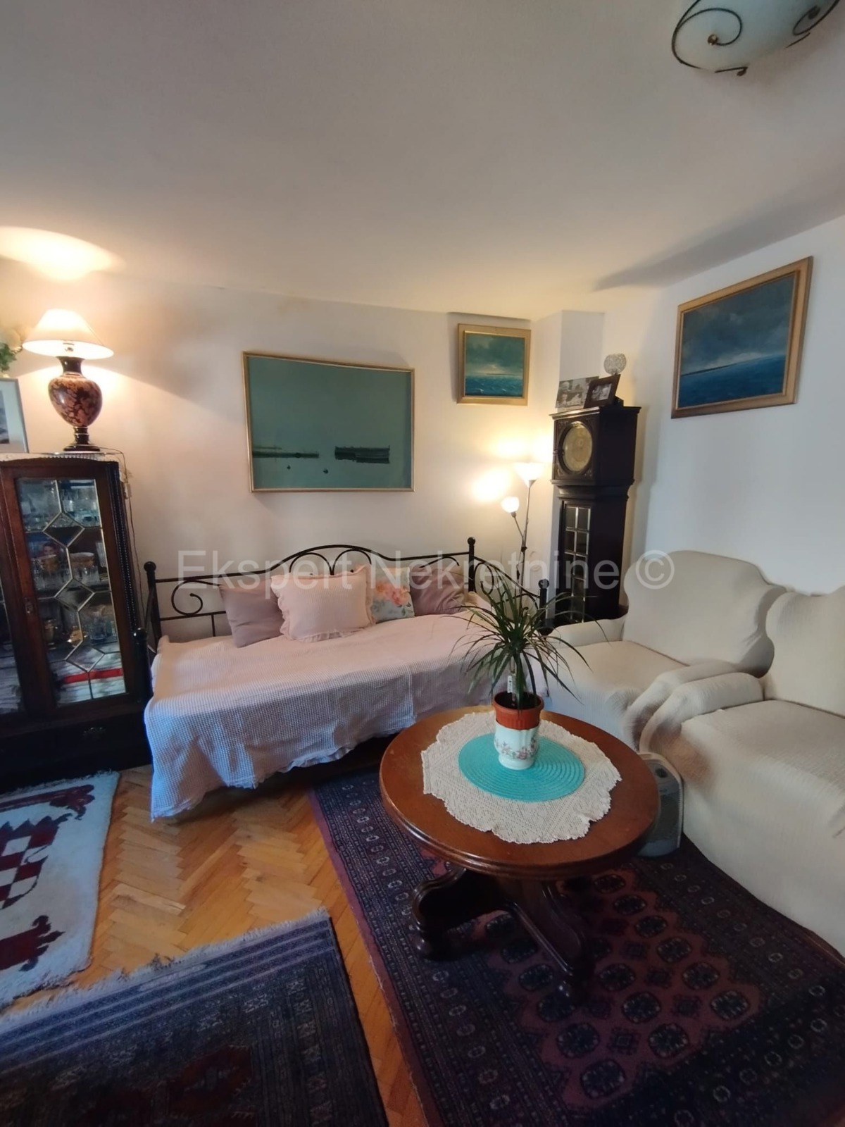 Kaštel Sućurac, casa a schiera 132m2 nel centro della città, 50 metri dal mare