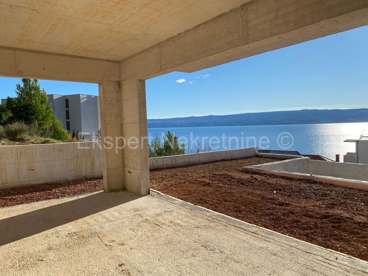 Casa indipendente più lunga di 250 m2 su un terreno di 540 m2, a 190 m dal mare