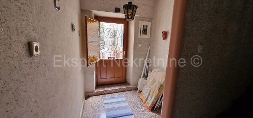 Trogir, centro, vecchia casa in pietra su 4 piani, 147 m2, ideale per il turismo