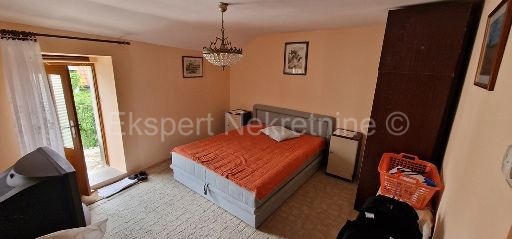 Trogir, centro, vecchia casa in pietra su 4 piani, 147 m2, ideale per il turismo