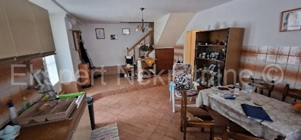 Trogir, centro, vecchia casa in pietra su 4 piani, 147 m2, ideale per il turismo