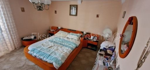 Trogir, centro, vecchia casa in pietra su 4 piani, 147 m2, ideale per il turismo