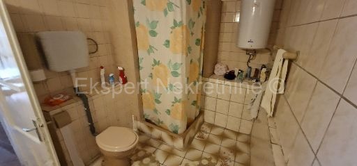 Trogir, centro, vecchia casa in pietra su 4 piani, 147 m2, ideale per il turismo