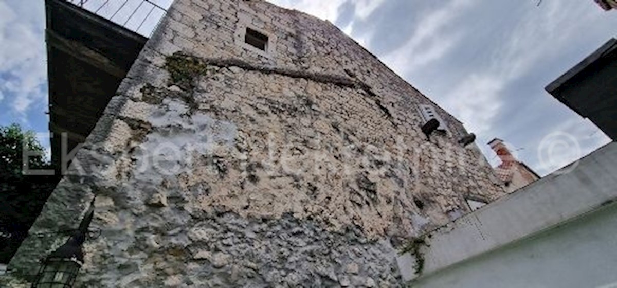 Trogir, centro, vecchia casa in pietra su 4 piani, 147 m2, ideale per il turismo