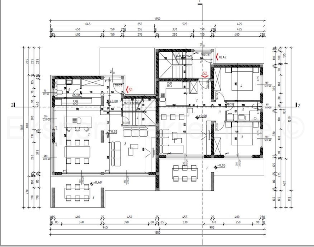 Kaštel Stari, appartamento su due piani con giardino di 150 mq e tre posti auto esterni