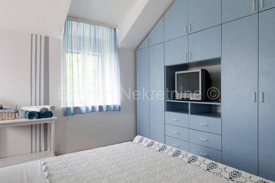 K. Kambelovac, appartamento trilocale 65 m2 nel centro della citta, 50 m dal mare, 3° piano