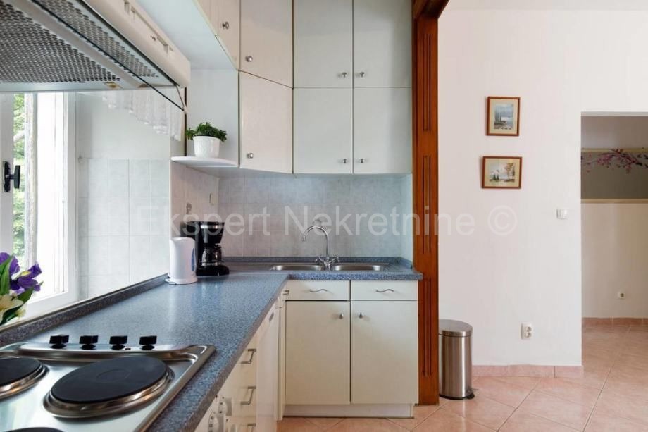 K. Kambelovac, appartamento trilocale 65 m2 nel centro della citta, 50 m dal mare, 3° piano