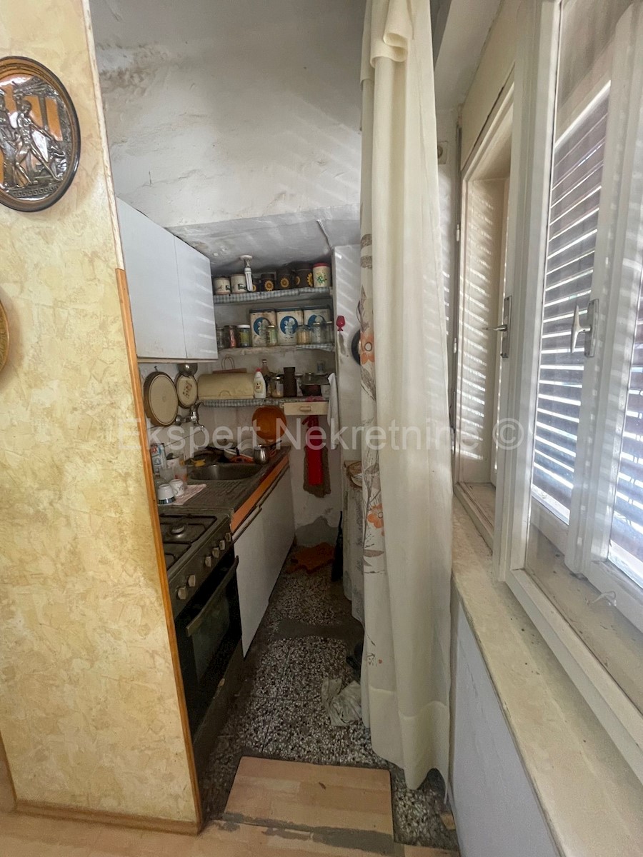 Spalato, Lovret, bilocale 57,42 m2 con legnaia, ottima posizione