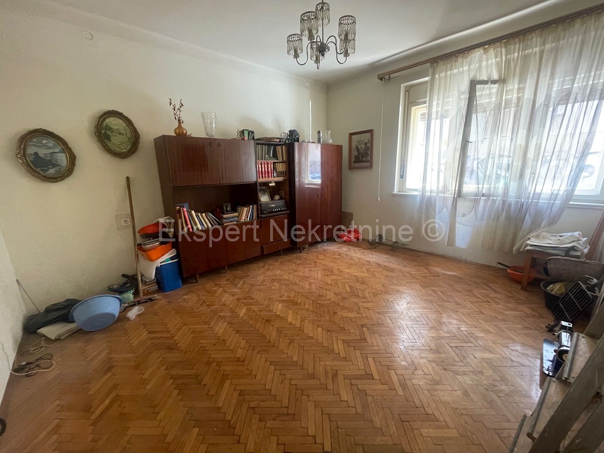 Spalato, Lovret, bilocale 57,42 m2 con legnaia, ottima posizione
