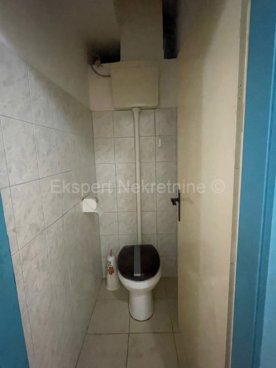 Spalato, Lovret, bilocale 57,42 m2 con legnaia, ottima posizione