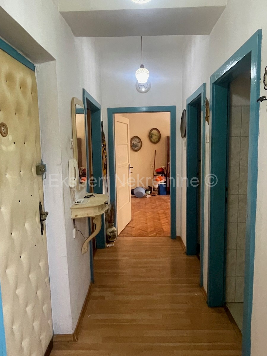 Spalato, Lovret, bilocale 57,42 m2 con legnaia, ottima posizione