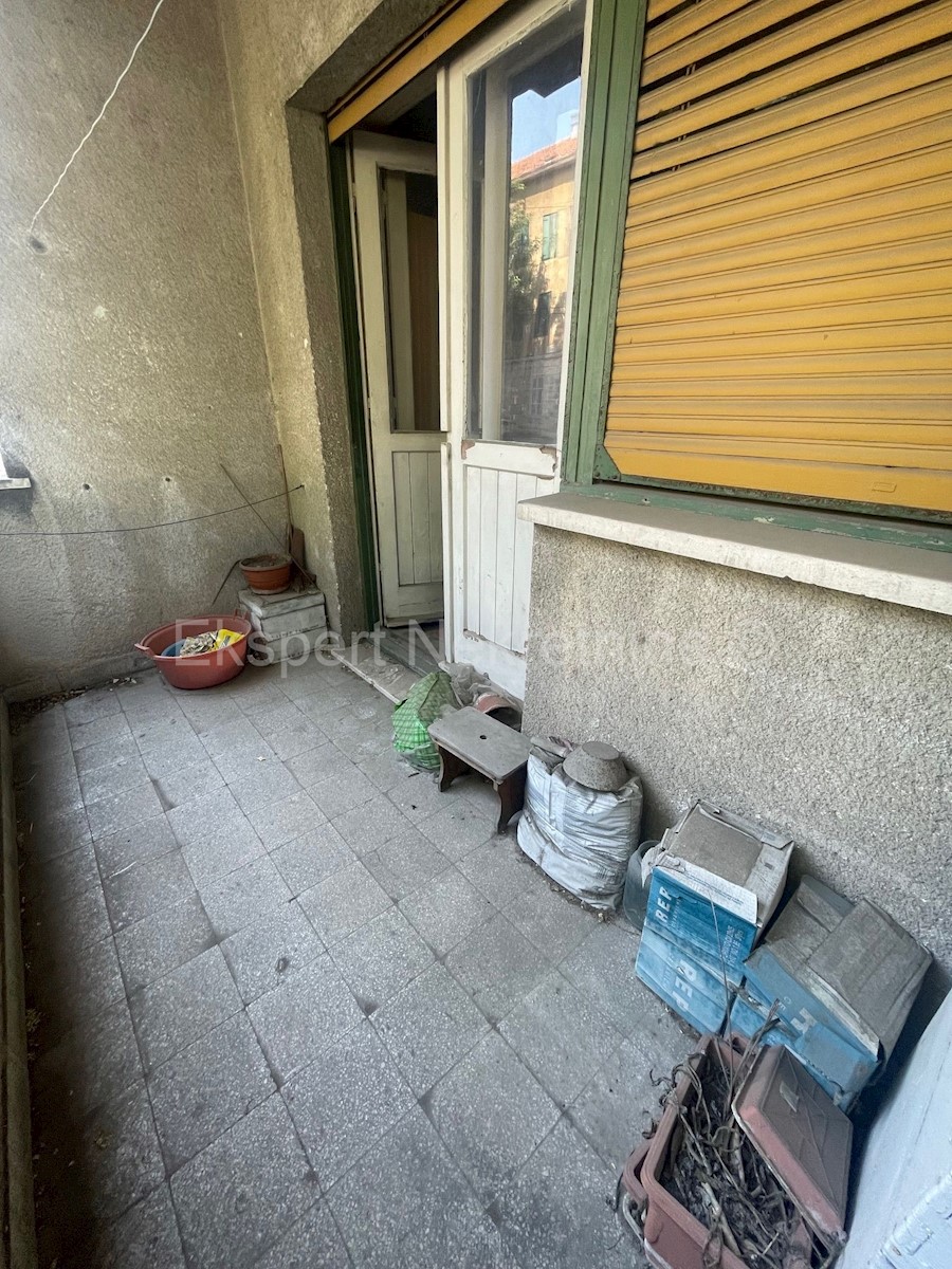 Spalato, Lovret, bilocale 57,42 m2 con legnaia, ottima posizione