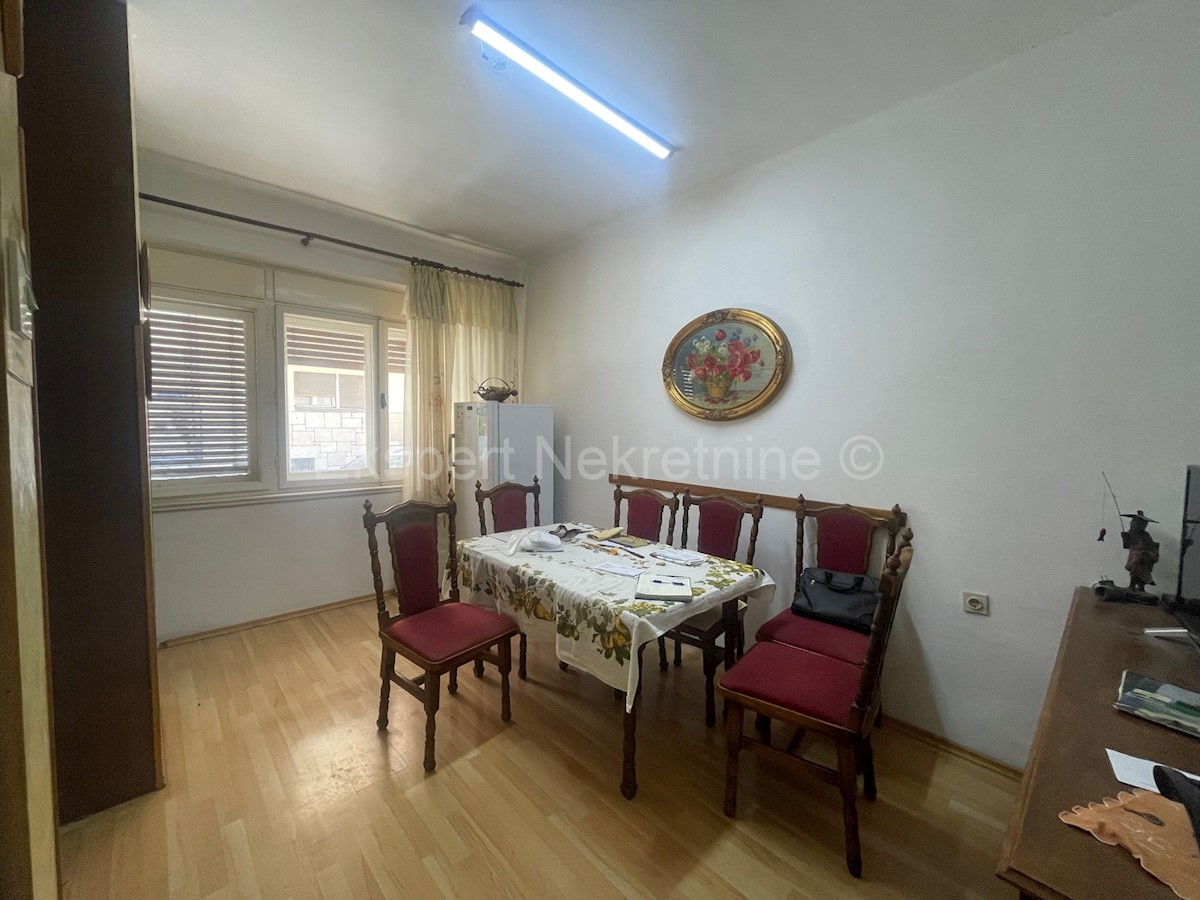 Spalato, Lovret, bilocale 57,42 m2 con legnaia, ottima posizione