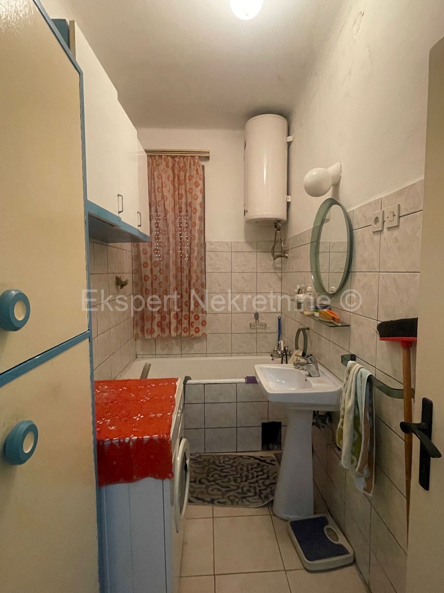 Spalato, Lovret, bilocale 57,42 m2 con legnaia, ottima posizione