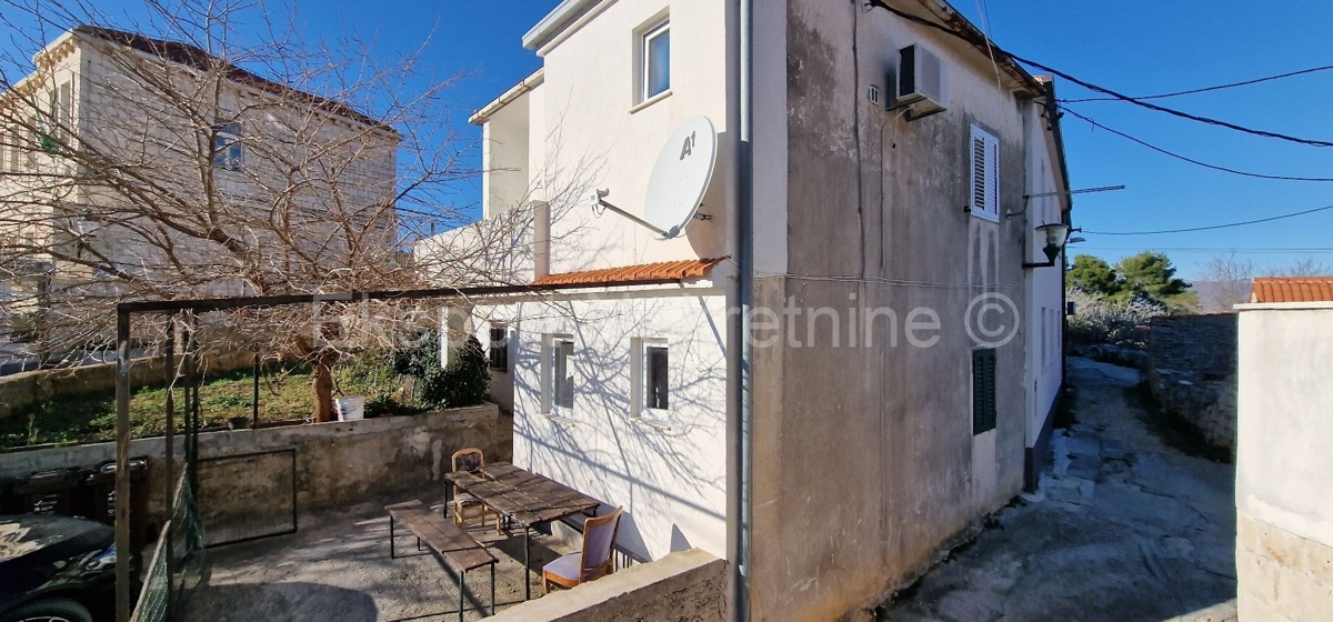 Slatine, semi-detached house 105 m2, on two floors, terrace, garden,