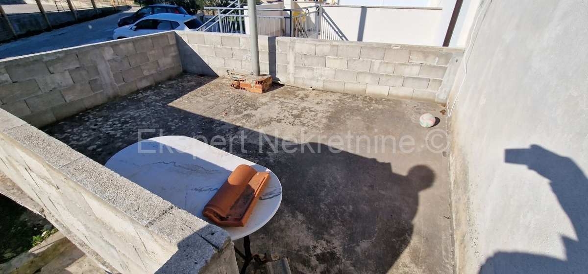 Slatine, semi-detached house 105 m2, on two floors, terrace, garden,