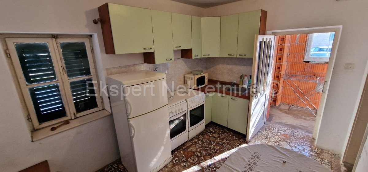 Slatine, semi-detached house 105 m2, on two floors, terrace, garden,