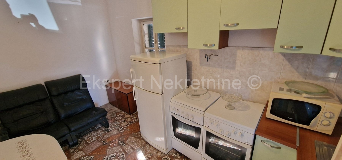 Slatine, semi-detached house 105 m2, on two floors, terrace, garden,