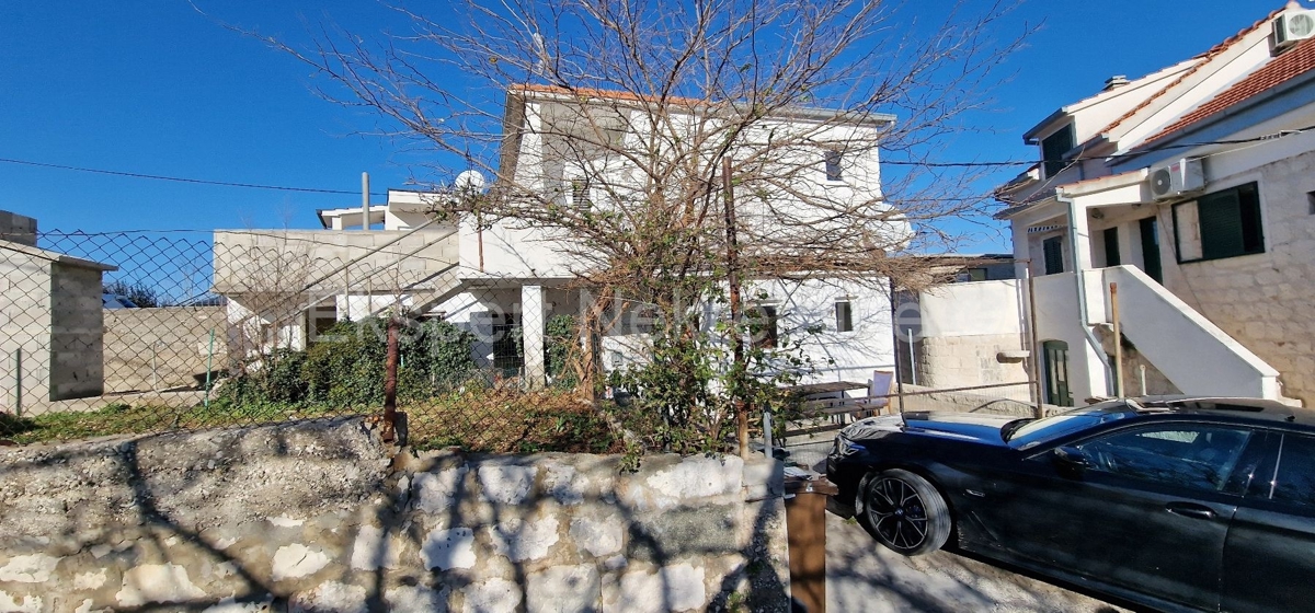 Slatine, semi-detached house 105 m2, on two floors, terrace, garden,