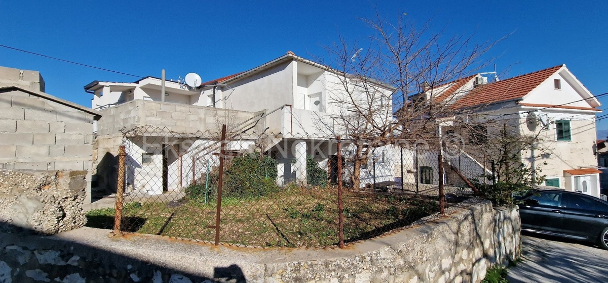 Slatine, semi-detached house 105 m2, on two floors, terrace, garden,