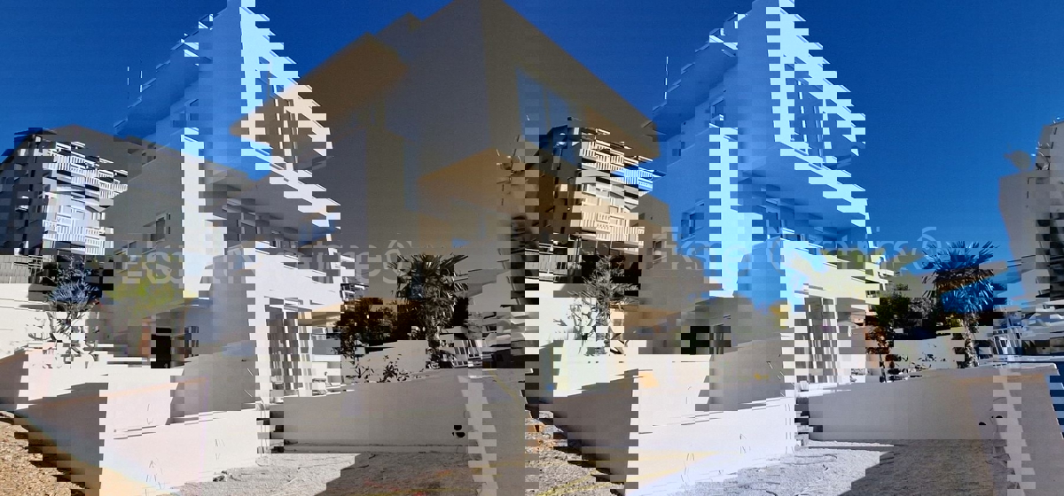 Čiovo, Okrug G., 3-bedroom apartment 99m2, new building, view of the sea and islands