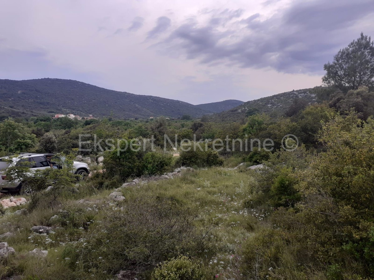 Marina, terreno edificabile 1261m2 con costruzione. con permesso, a 190 metri dal mare