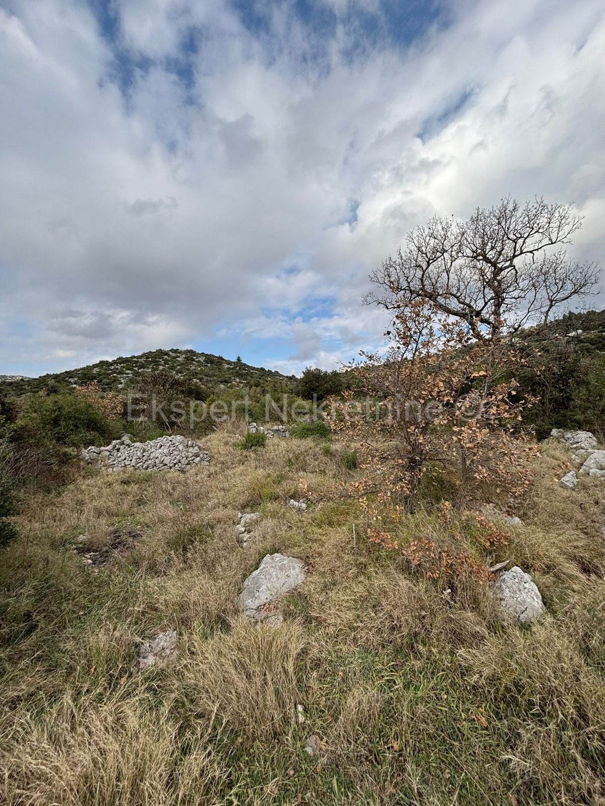 Marina, terreno edificabile 1261m2 con costruzione. con permesso, a 190 metri dal mare