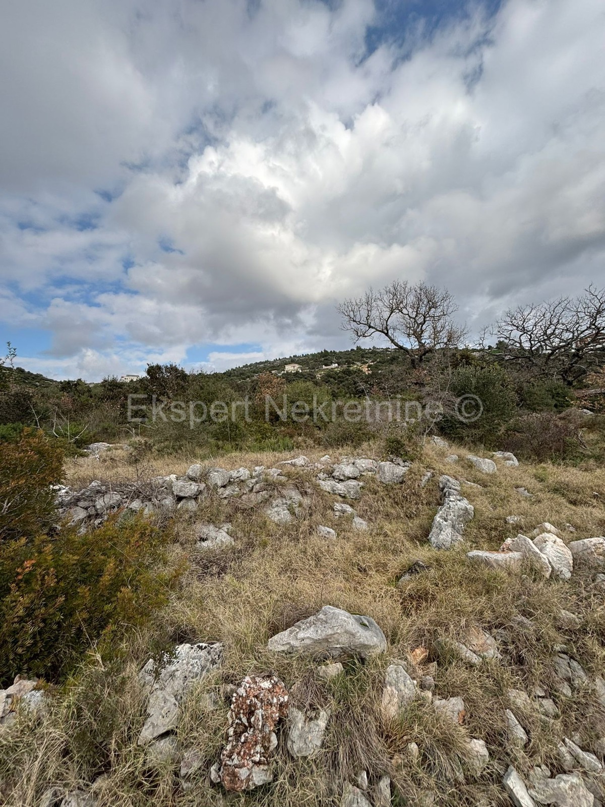 Marina, terreno edificabile 1261m2 con costruzione. con permesso, a 190 metri dal mare