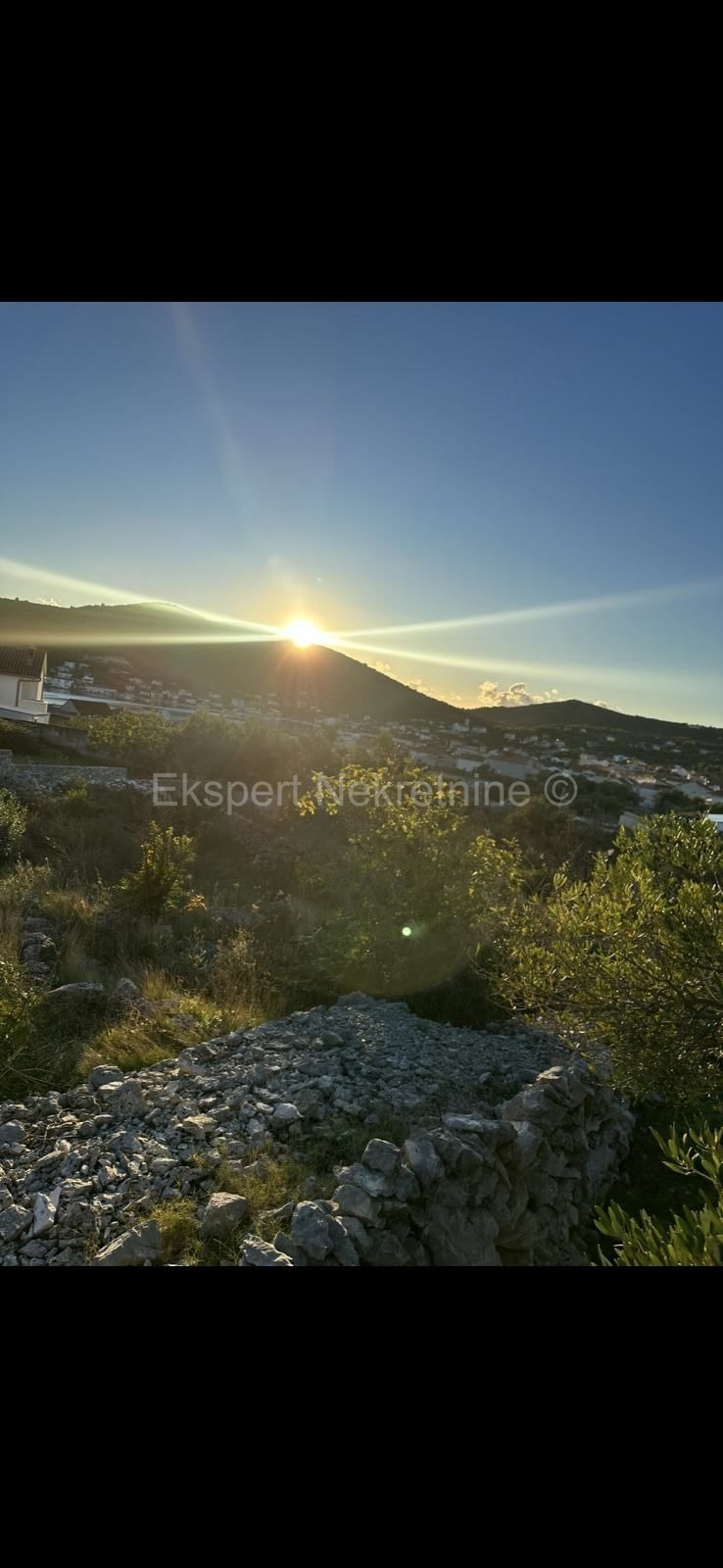 Vinišće, terreno edificabile 900 m2 + 300m2 agricolo, 400m dal mare