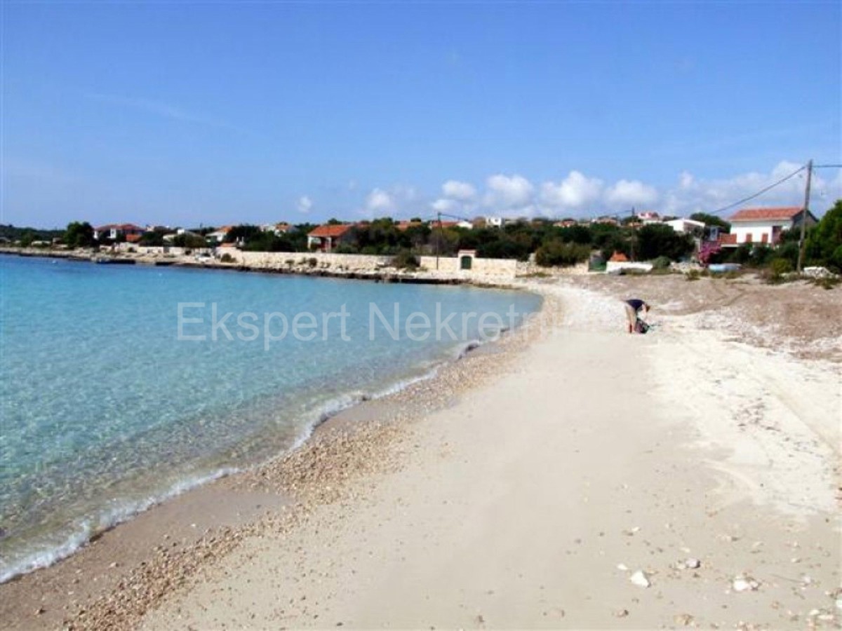 Drvenik Mali, terreno edificabile 650 m2, 200 m dal mare