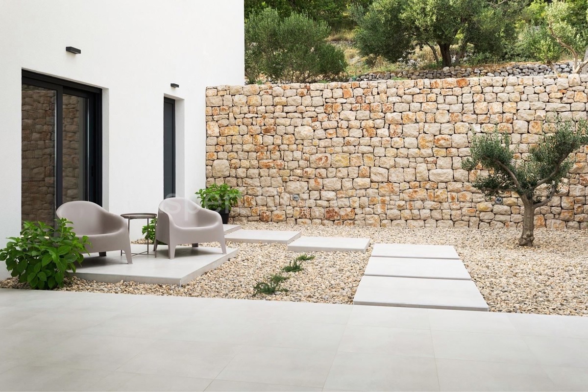 Dugi rat, Jesenice, casa indipendente con piscina + terreno edificabile