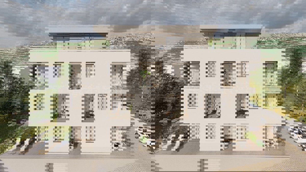 K.Lukšić, appartamento con tre camere da letto di 80,9 m2 al piano terra di un nuovo edificio, a 600 m dal mare