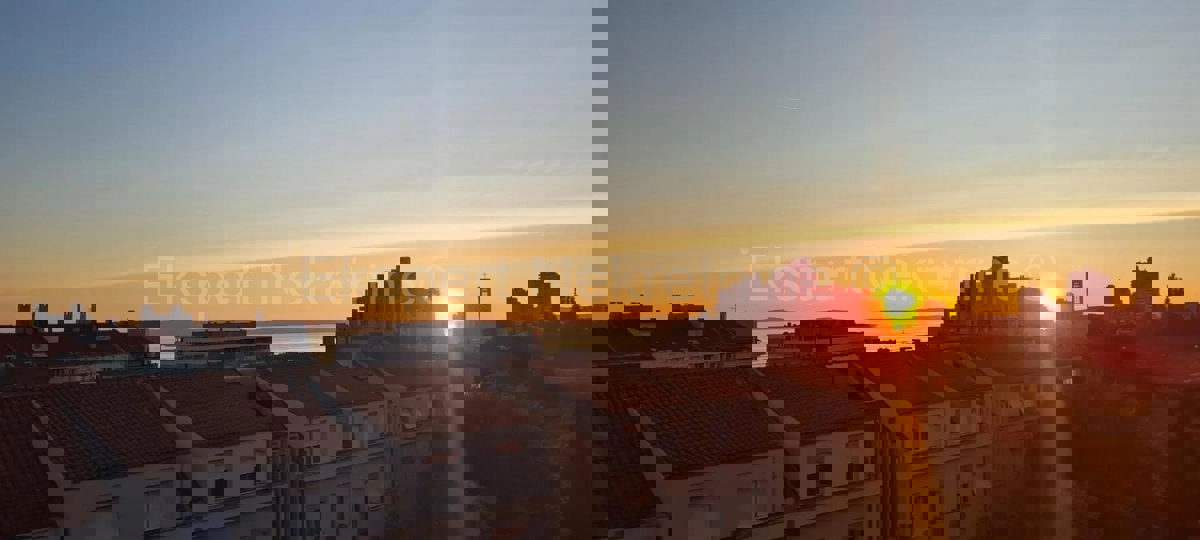 Spalato, Žnjan, appartamento con una camera da letto di 39 m2 con vista mare, vicino alla spiaggia