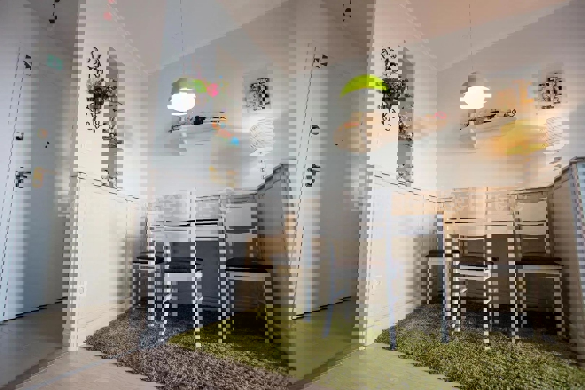 Spalato, Žnjan, appartamento con una camera da letto di 39 m2 con vista mare, vicino alla spiaggia