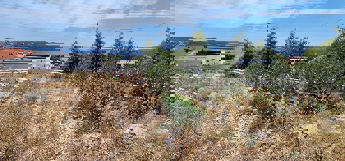 Seget Vranjica, building plot 801 m2, sea view