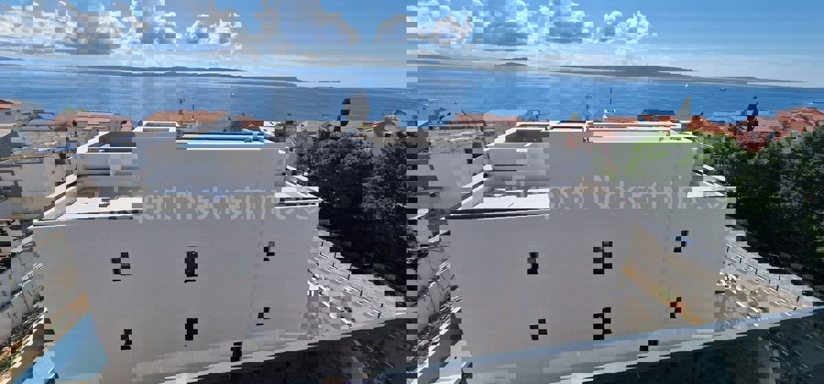 Ciovo, District G, 2-bedroom apartment 89 m2 + 132 m2 garden + swimming pool 15m2