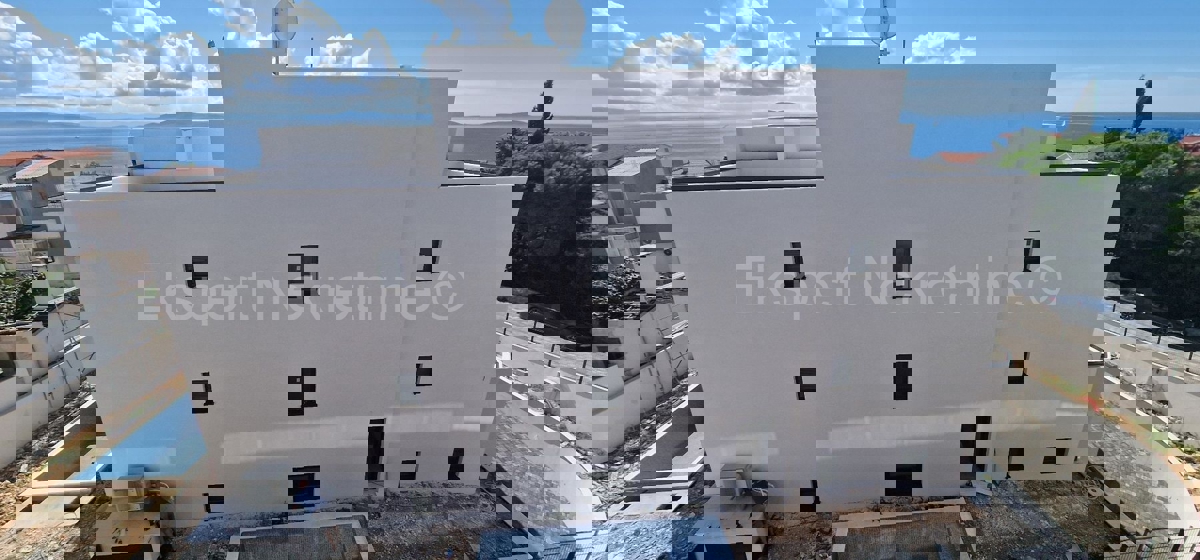 Ciovo, District G, 2-bedroom apartment 89 m2 + 132 m2 garden + swimming pool 15m2