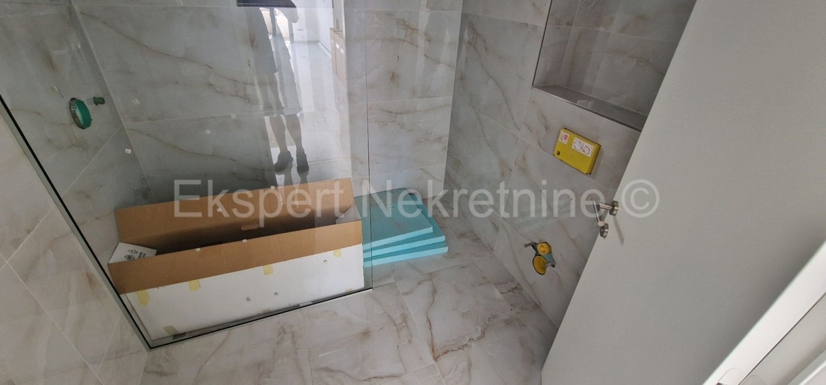 Ciovo, District G, 2-bedroom apartment 89 m2 + 132 m2 garden + swimming pool 15m2