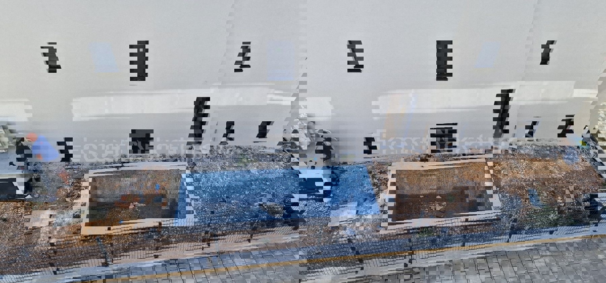 Ciovo, District G, 2-bedroom apartment 89 m2 + 132 m2 garden + swimming pool 15m2