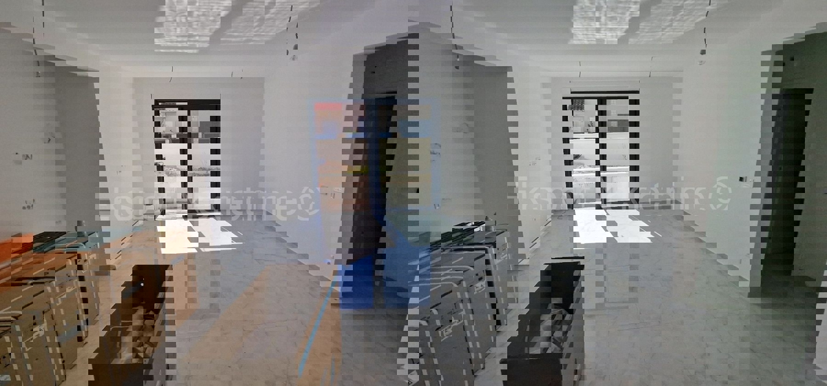 Ciovo, District G, 2-bedroom apartment 89 m2 + 132 m2 garden + swimming pool 15m2